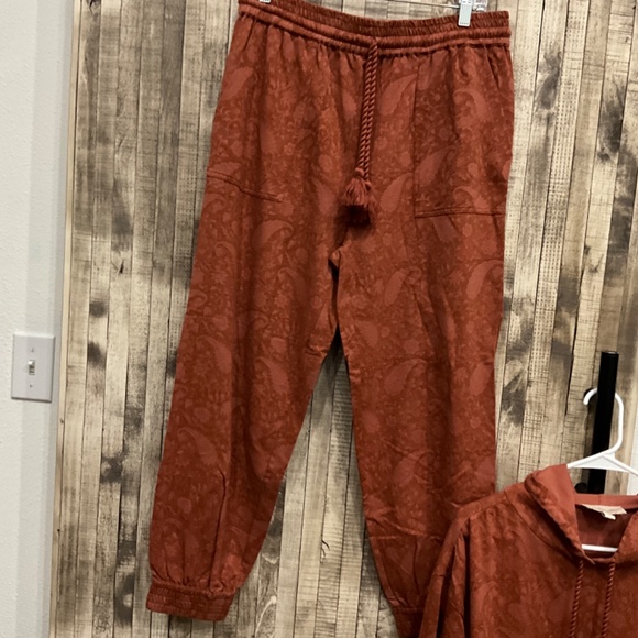 CLEOBELLA JOGGER SET SIZE LARGE - Picture 2 of 12